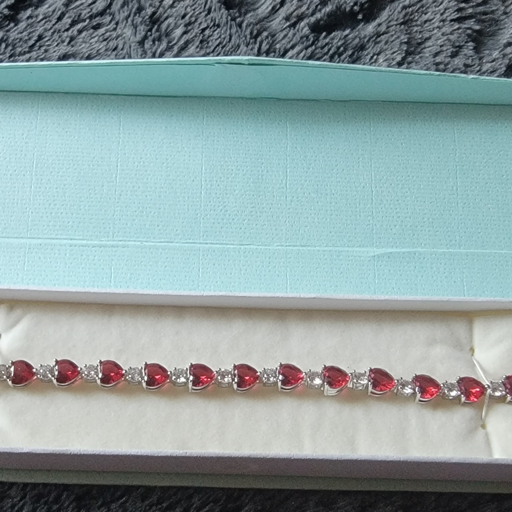 7in. Diane Lo'ren heart bracelet